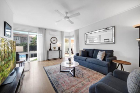 Stylish Beachside Unit with Parking, Gym & Pool